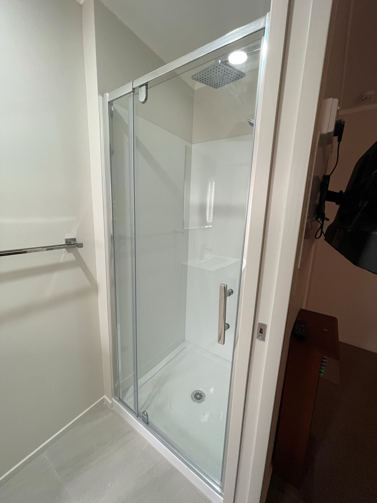 900x750x900MM ALCOVE 3 SIDED SHOWER ENCLOSURE WITH SWING DOOR - CHROME