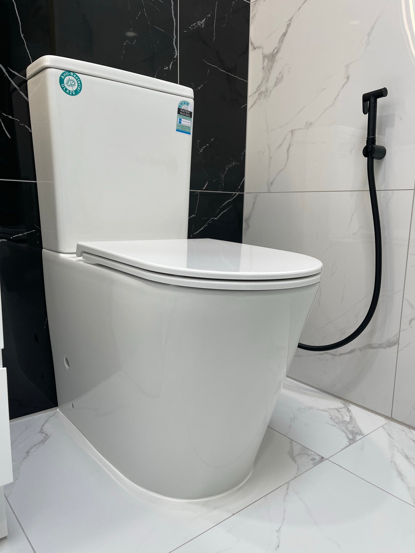 BROOKLYN ZERO RIM TORNADO TOILET SUITE 670X360X865